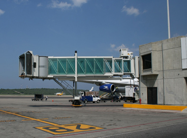 nueva pasarela de embarque y desembarque maiquetia terminal internacional