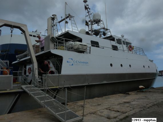 buque barco busqueda aeronave los roques 2013
