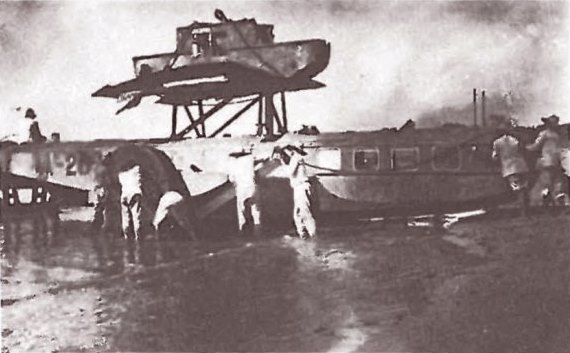 hidroavión Dornier Wal 'Pacífico' de la Scadta, varado el 18 de Marzo de 1927 en Paraguana cuando le falló una de las hélices en un vuelo de Curaçao a Barranquilla 2