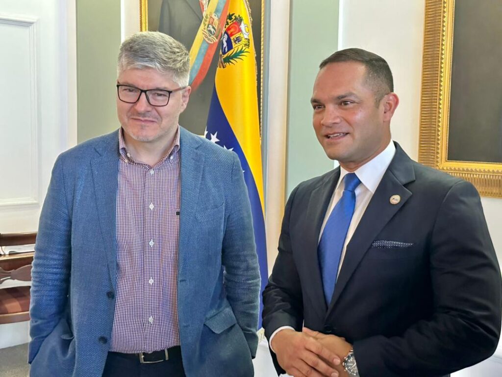 Secretario de la oaci y el presidente del inac